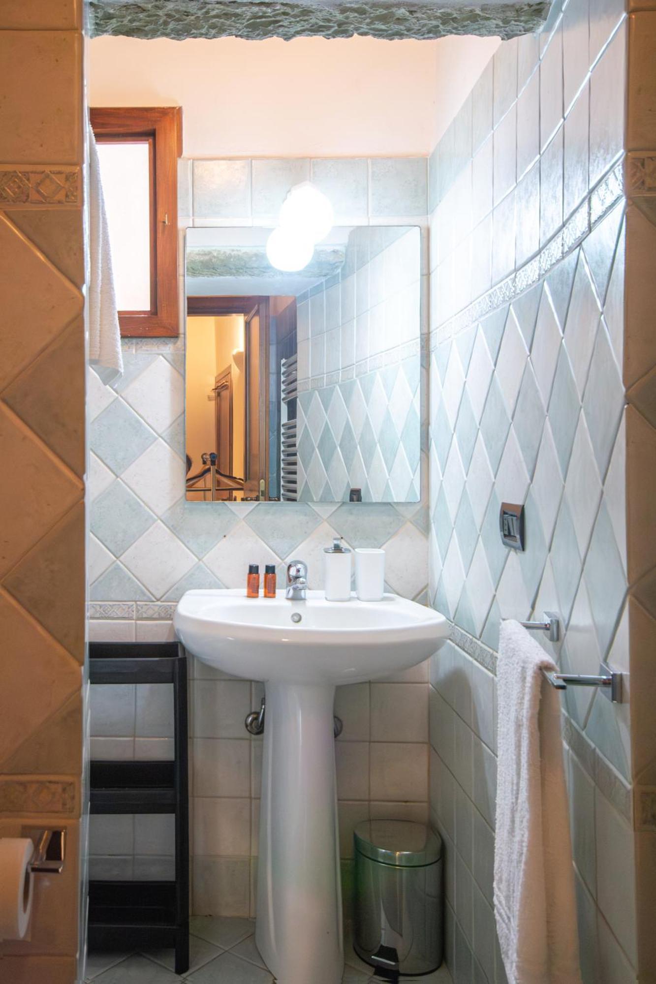 Central And Quiet Apartment ฟลอเรนซ์ ภายนอก รูปภาพ